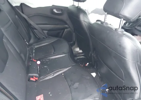 2020 Jeep Compass Latitude 4X4 z USA, uszkodzony, nr VIN 3C4NJDBB8LT104462